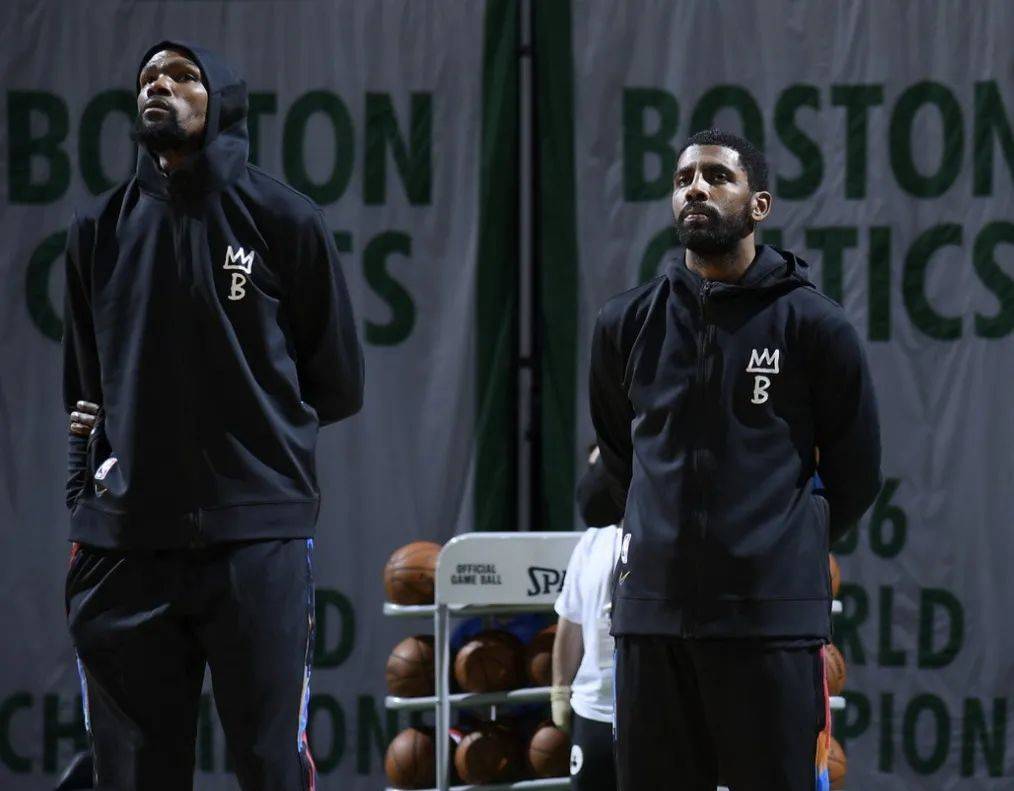 更衣室气氛 更衣室气氛